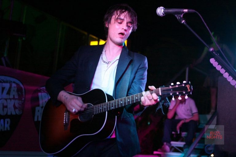 Pete Doherty, durante el concierto de apertura del Ibiza Rocks 2010.
