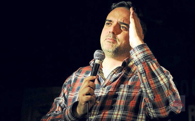 El humorista Paco Calavera sobre las tablas del Pereyra. | Gabi Vázquez