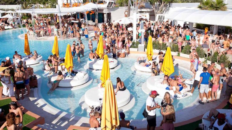 Ocean Beach Club  viernes de  ‘Pool Party’
