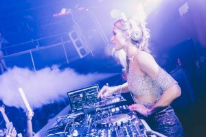 La presencia femenina se hace fuerte en las cabinas | Ibiza Nights: the Ibiza party guide