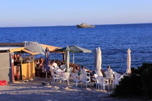 Esencia de la vida en la playa | Ibiza Nights: the Ibiza party guide