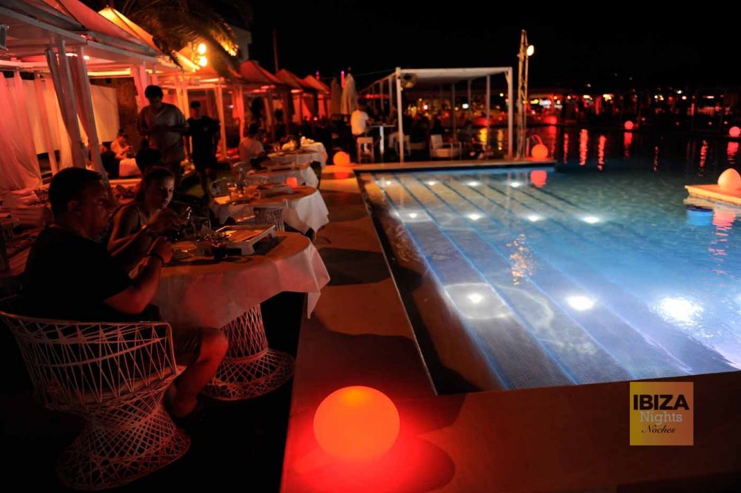 La espectacular piscina de Jacaranda.
