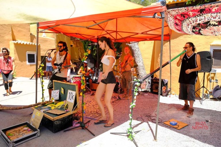 Hippy Market Punta Arabí. Agosto llega con miércoles musicales.