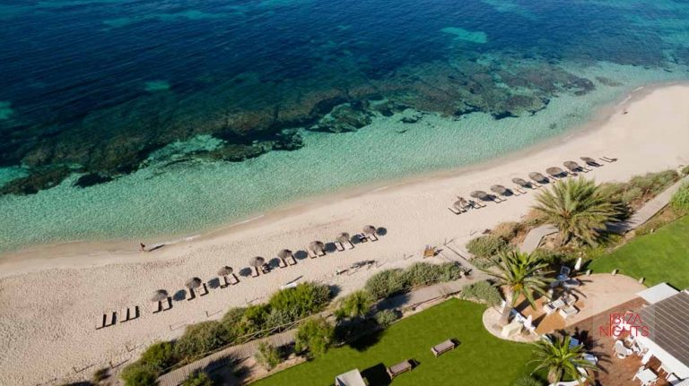 Playa en Formentera, Un entorno privilegiado y la exclusividad en el trato al visitante caracterizan los ‘beach clubs’ y chiringuitos de Formentera.