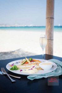 Sir Rocco Beach Club by Ushuaïa. Gastronomía, música y amigos | Ibiza Nights: the Ibiza party guide