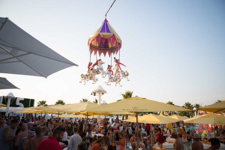 Ocean Beach Ibiza. Gran desfile de moda Adlib en Sant Antoni