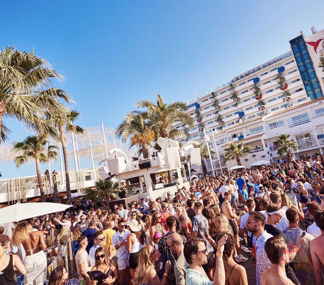 Ushuaïa Ibiza Beach Hotel. Andrea Oliva en Ants | Ibiza Nights: the ...