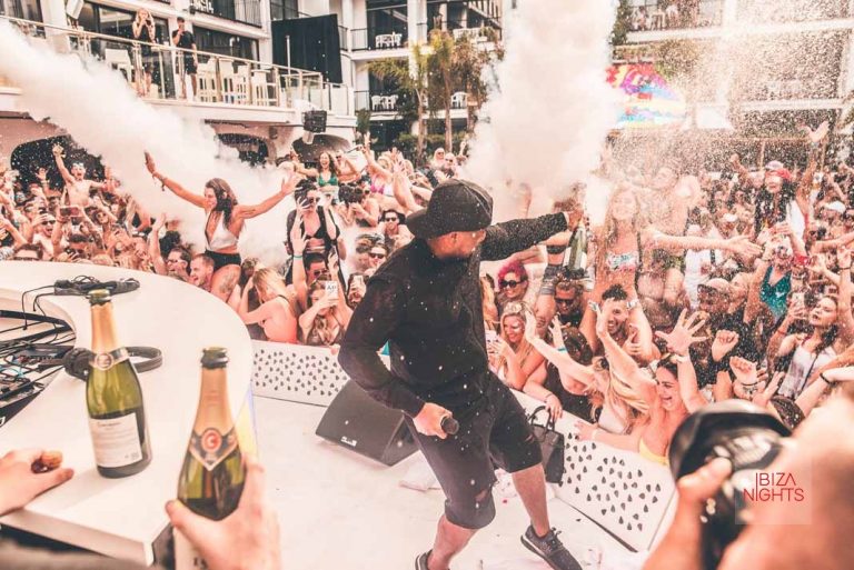 La interacción con el público es una pieza clave de sus ‘shows’. Fotos: Ibiza Rocks Hotel