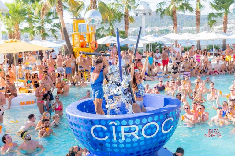 Una divertida ‘pool party’ llena de ritmo en Ocean Beach Ibiza. Fotos: Ocean Beach