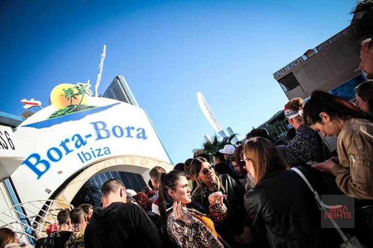 Fiestas bajo el sol en Bora Bora Ibiza. Foto: Karina Sayas