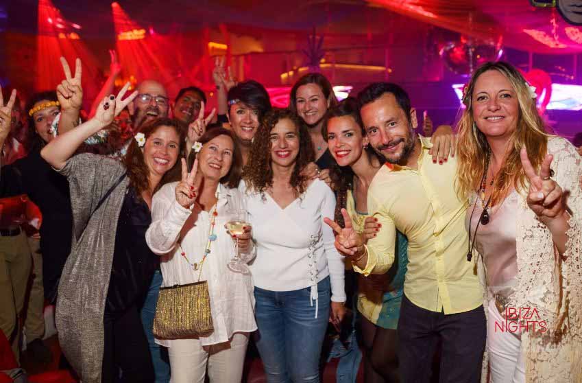 El gran show del Flower Power | Ibiza Nights: the Ibiza party guide
