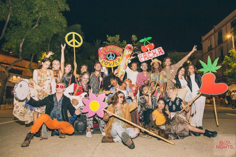Flower Power, la fiesta más hippy de la isla, realiza un homenaje a Woodstock.